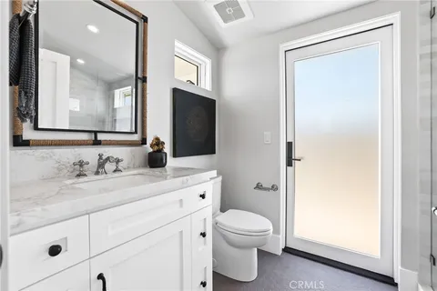 $2,975,000 | 825 West Bay Avenue, Unit B, Newport Beach, CA 92661