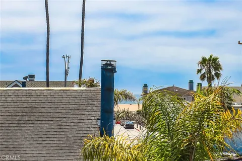 $2,975,000 | 825 West Bay Avenue, Unit B, Newport Beach, CA 92661