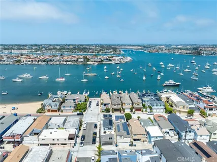 $2,975,000 | 825 West Bay Avenue, Unit B, Newport Beach, CA 92661