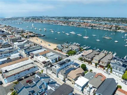 $2,975,000 | 825 West Bay Avenue, Unit B, Newport Beach, CA 92661
