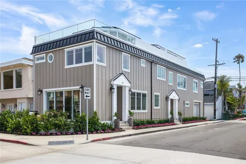 $2,975,000 | 825 West Bay Avenue, Unit B, Newport Beach, CA 92661