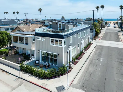 $2,975,000 | 825 West Bay Avenue, Unit B, Newport Beach, CA 92661