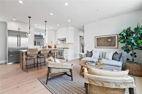 $2,975,000 | 825 West Bay Avenue, Unit B, Newport Beach, CA 92661