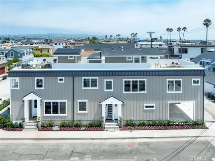 $2,975,000 | 825 West Bay Avenue, Unit B, Newport Beach, CA 92661