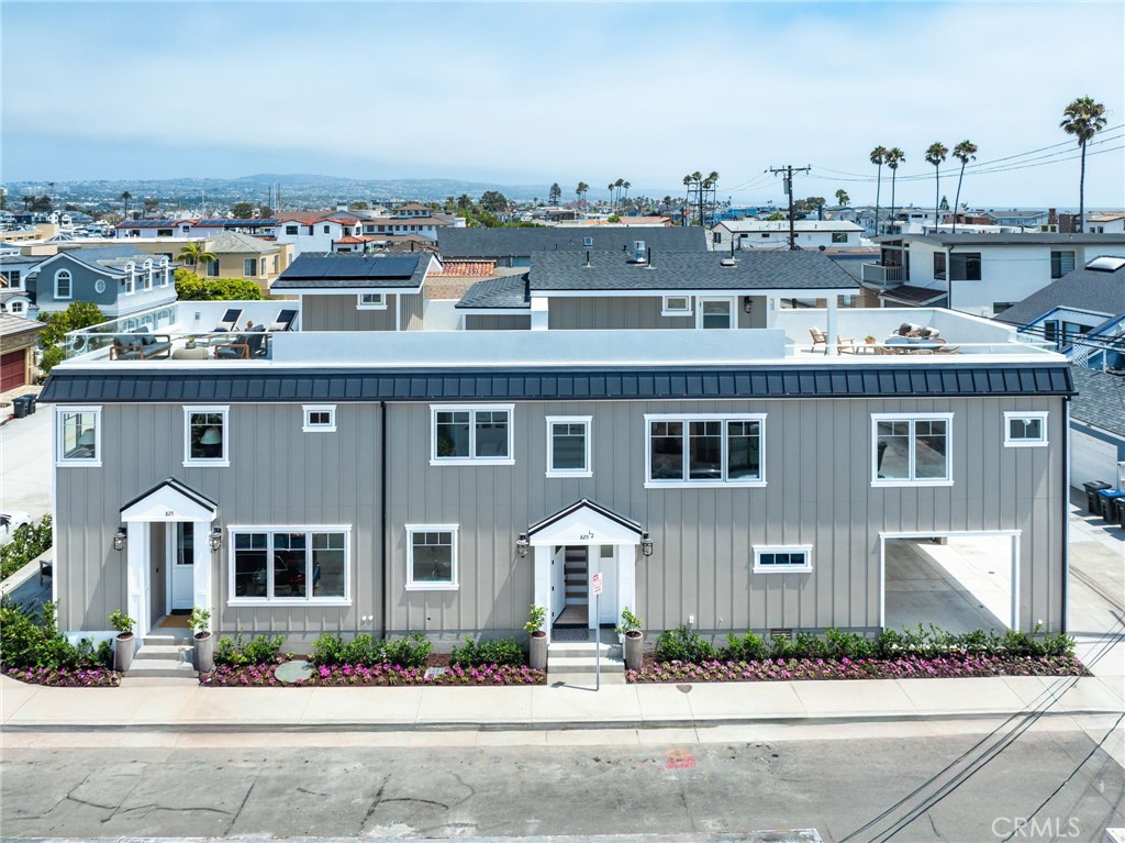 825 West Bay Avenue, Unit B Newport Beach, CA 92661 - Photo 7 of 30 a front view of a house