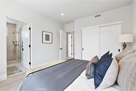 $2,975,000 | 825 West Bay Avenue, Unit B, Newport Beach, CA 92661