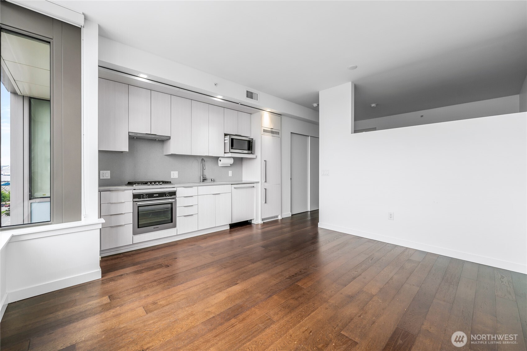 590 1st Avenue South, Unit 902 Seattle, WA 98104 - Photo 10 of 29