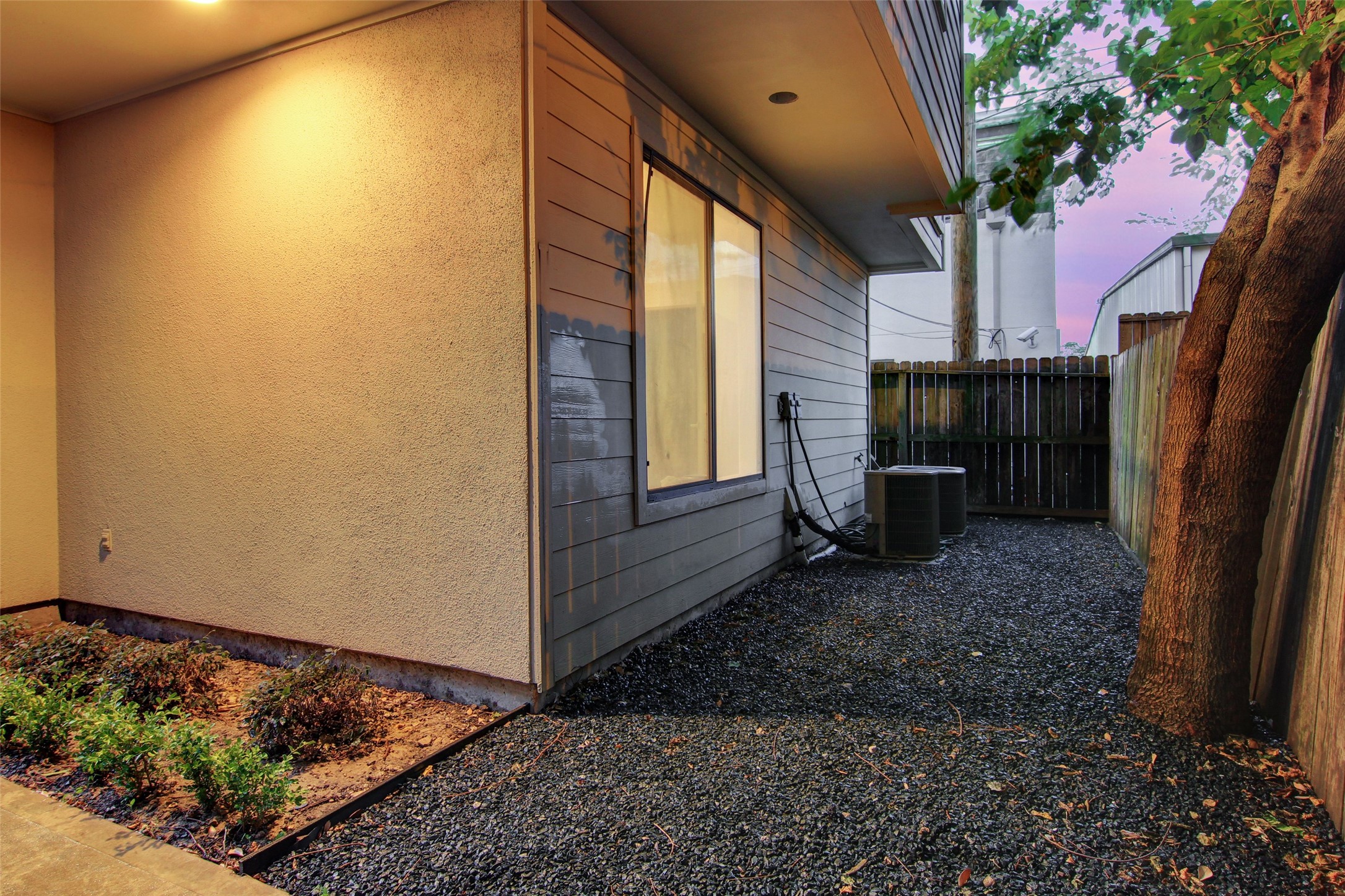 902 Roy Street Houston, TX 77007 - Photo 33 of 47 a view of house with backyard and garden