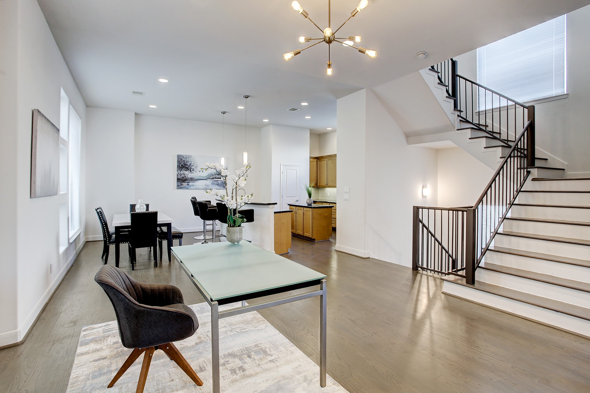 902 Roy Street Houston, TX 77007 - Photo 4 of 47 a view of a dining room with furniture
