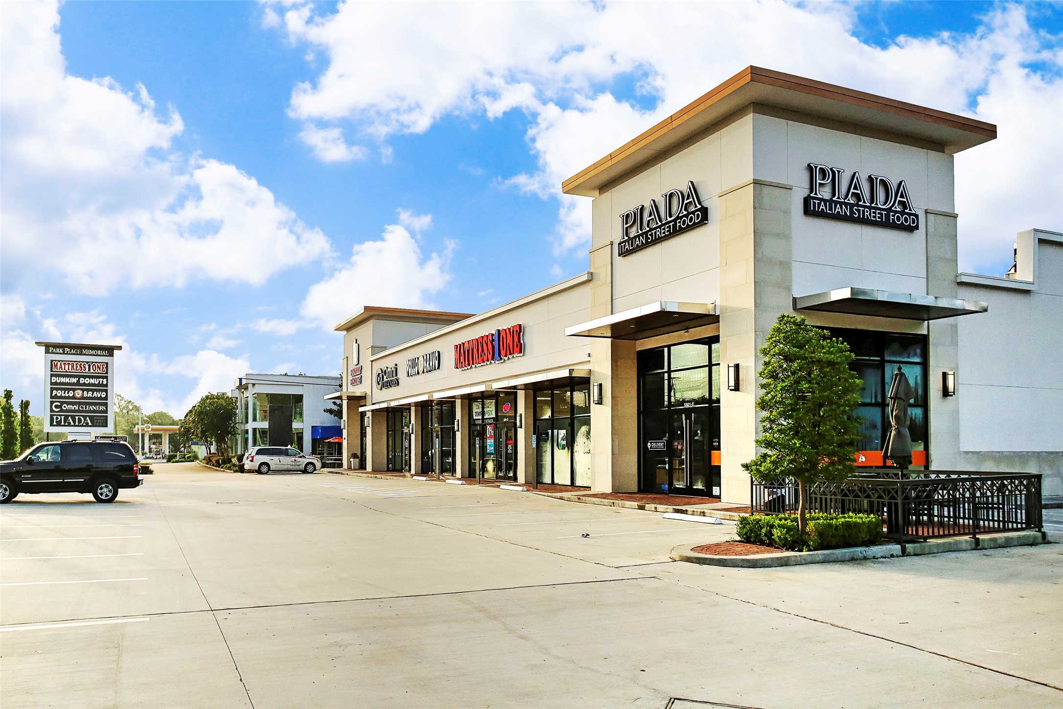 902 Roy Street Houston, TX 77007 - Photo 42 of 47 a view of a building with car parked