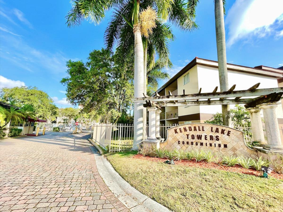 15231 Southwest 80th Street, Unit 410 Miami, FL 33193 - Photo 2 of 26 Photo 2