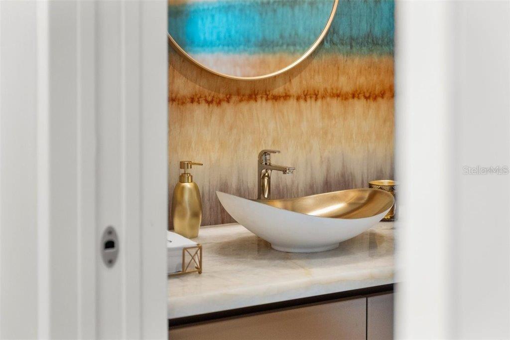 111 Golden Gate Point, Unit 802PH Sarasota, FL 34236 - Photo 26 of 55