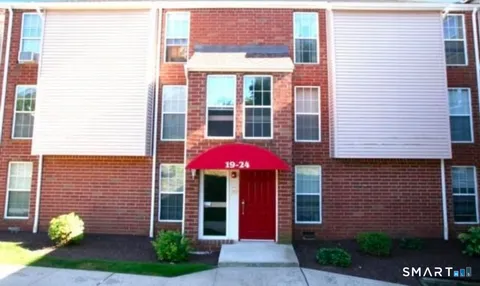 $318,000 | 24 Heather Ridge, Unit 24, Shelton, CT 06484