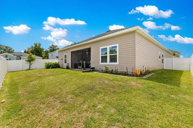 a view of a house with backyard and garden