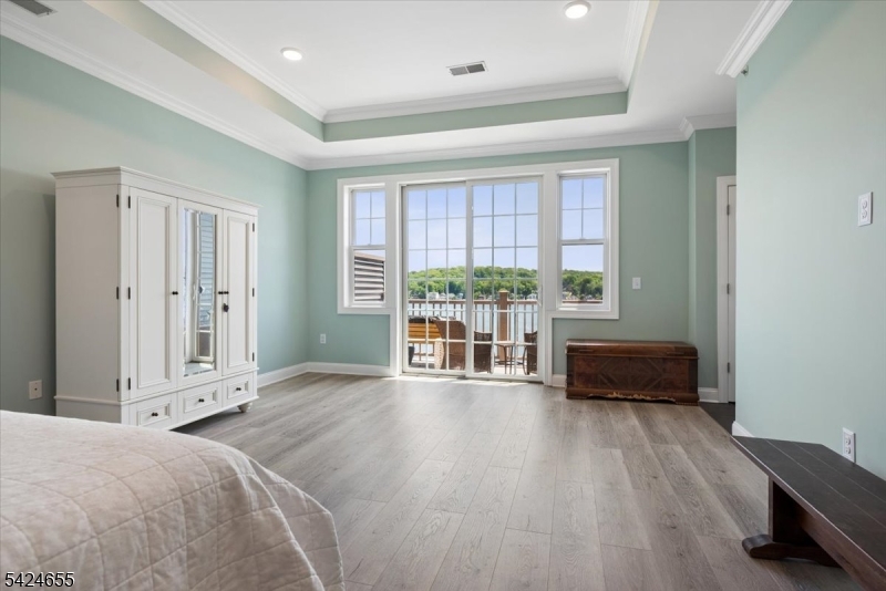 401 Mariners Pointe Hopatcong, NJ 07843 - Photo 33 of 42 a living room with furniture and a large window