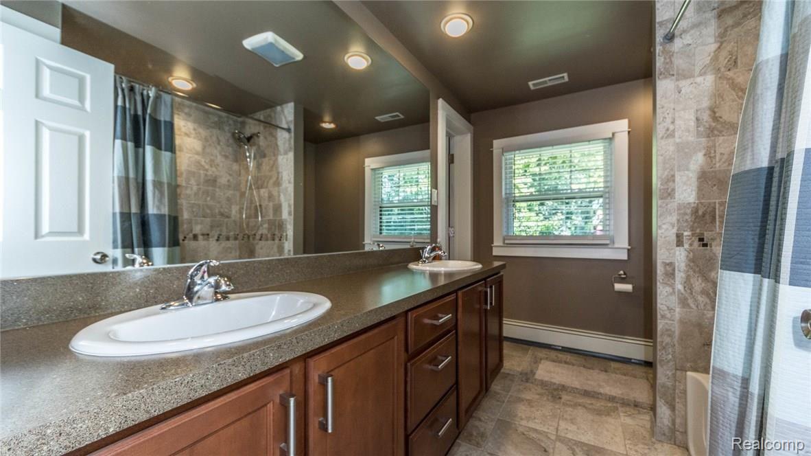 16512 Farmington Road Livonia, MI 48154 - Photo 50 of 80 dsc_0054.jpg