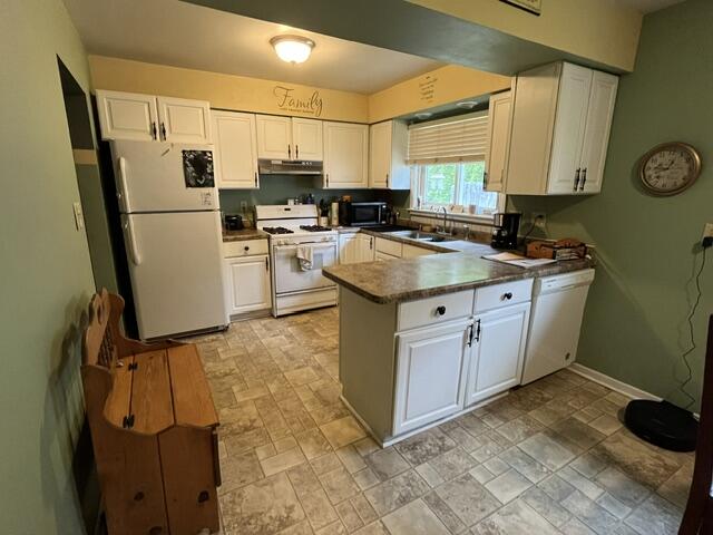 2504 South 8th Street Manitowoc, WI 54220 - Photo 10 of 24 Kitchen