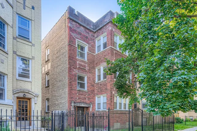 $1,700 | 6327 North Francisco Avenue, Unit 2, Chicago, IL 60659