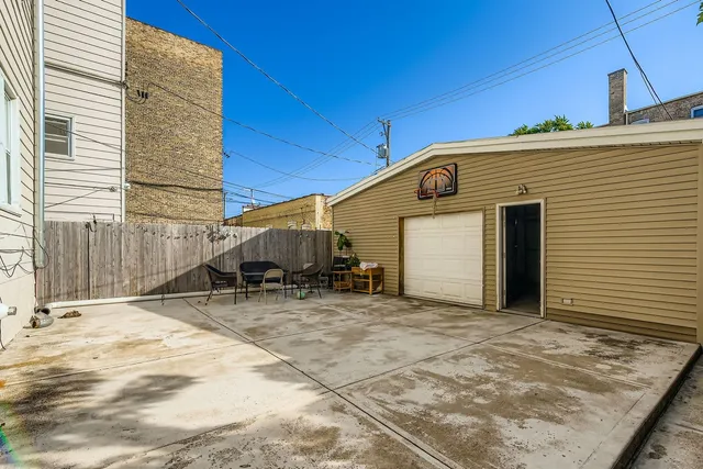 $1,700 | 6327 North Francisco Avenue, Unit 2, Chicago, IL 60659