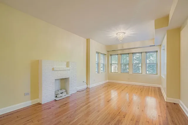 $1,700 | 6327 North Francisco Avenue, Unit 2, Chicago, IL 60659