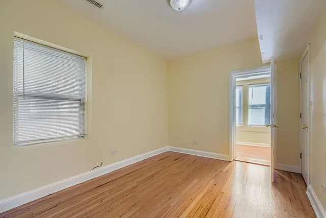 $1,700 | 6327 North Francisco Avenue, Unit 2, Chicago, IL 60659