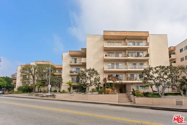 $7,750 | 612 South Barrington Avenue, Unit 317, Los Angeles, CA 90049
