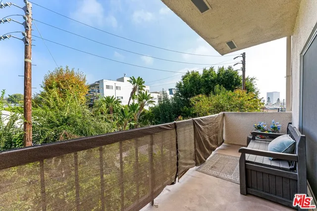 $7,750 | 612 South Barrington Avenue, Unit 317, Los Angeles, CA 90049