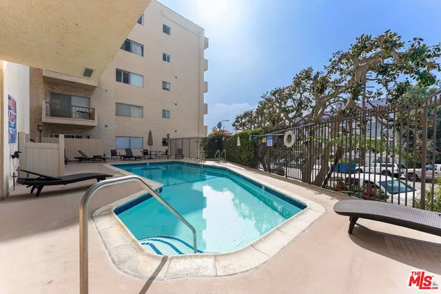 $7,750 | 612 South Barrington Avenue, Unit 317, Los Angeles, CA 90049