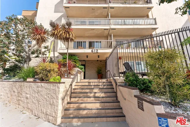 $7,750 | 612 South Barrington Avenue, Unit 317, Los Angeles, CA 90049