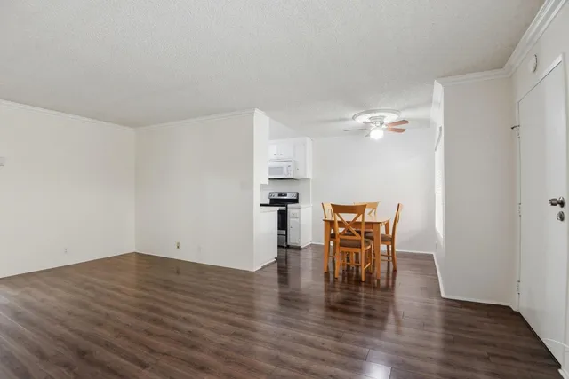 $1,950 | 545 Chestnut Avenue, Unit 206, Long Beach, CA 90802