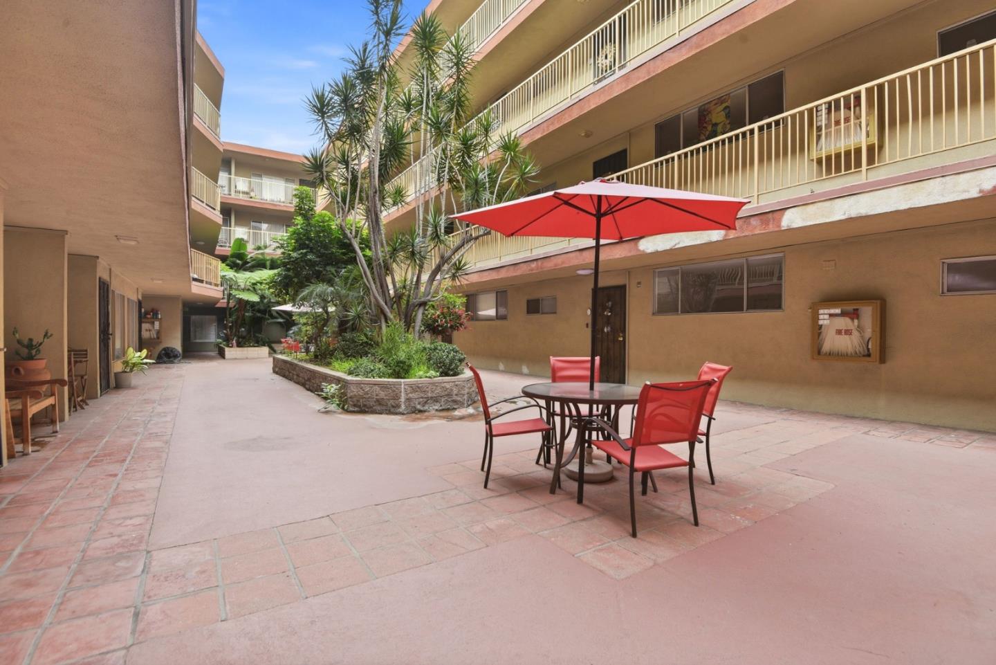 545 Chestnut Avenue, Unit 206 Long Beach, CA 90802 - Photo 3 of 23