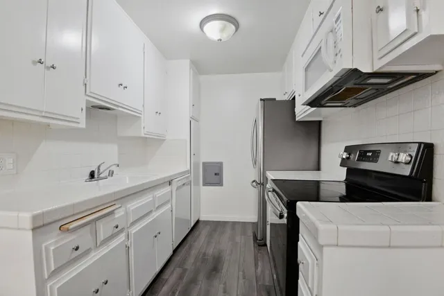 $1,950 | 545 Chestnut Avenue, Unit 206, Long Beach, CA 90802