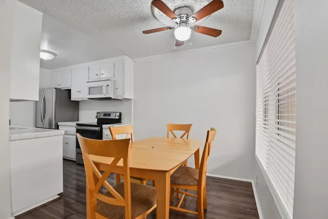 $1,950 | 545 Chestnut Avenue, Unit 206, Long Beach, CA 90802