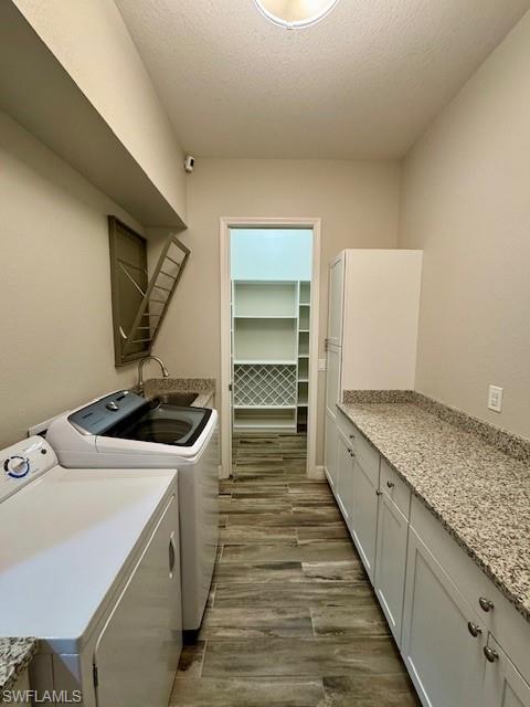 2820 Cinnamon Bay Circle Naples, FL 34119 - Photo 20 of 27 a kitchen with a stove and a sink