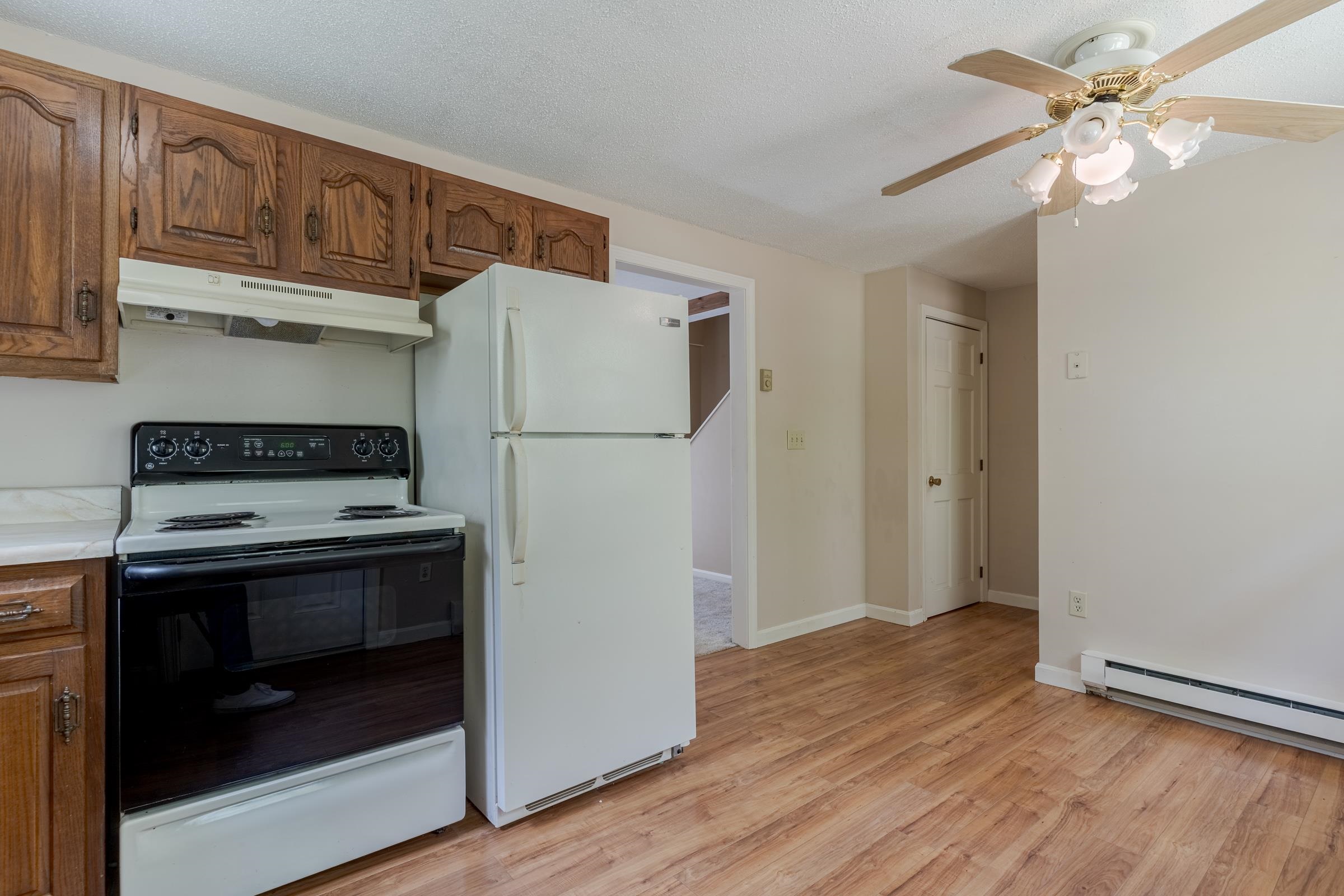 206 Hampstead Road Derry, NH 03038 - Photo 15 of 24