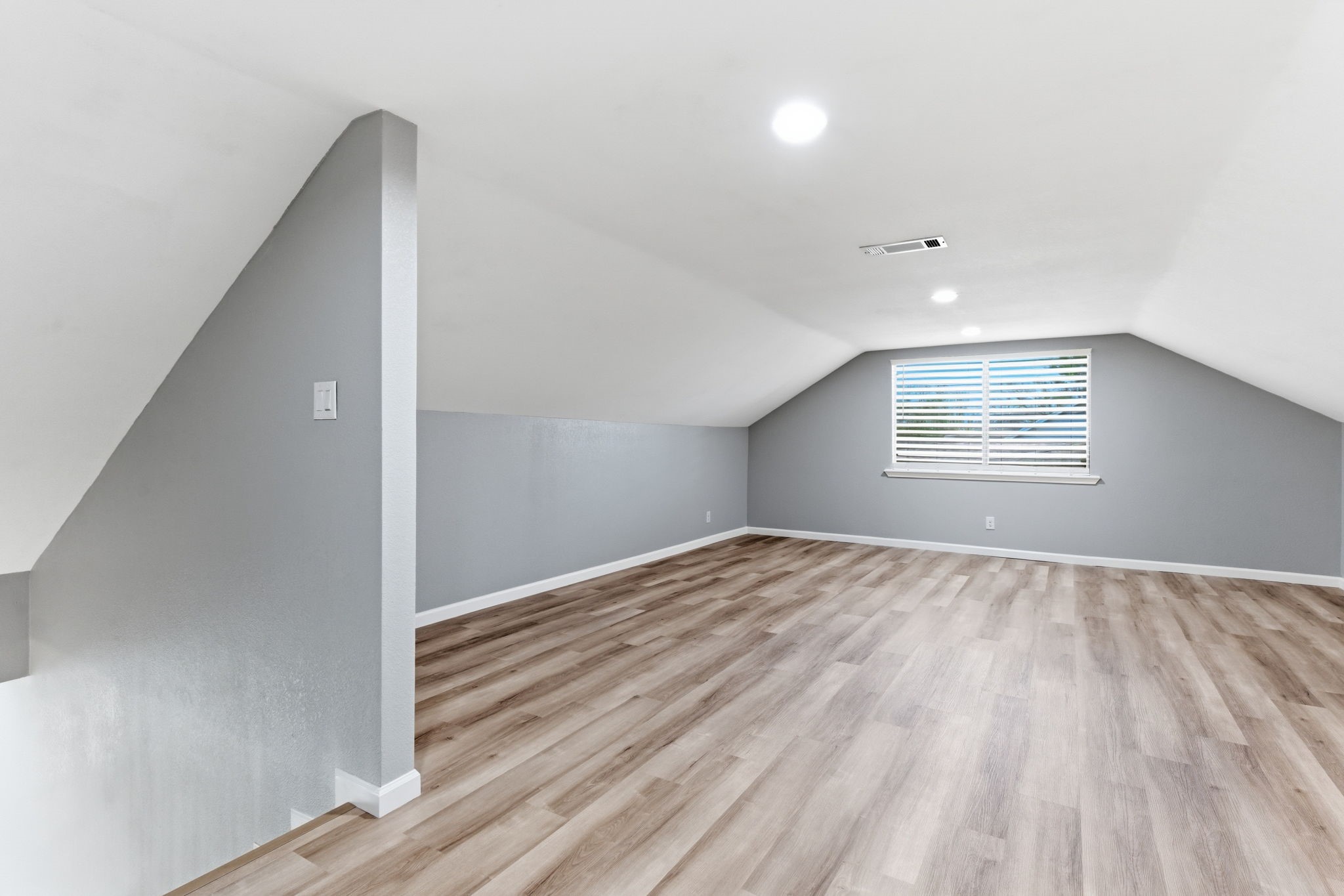 1620 Beachcomber Lane Houston, TX 77062 - Photo 11 of 27 a view of an empty room and window
