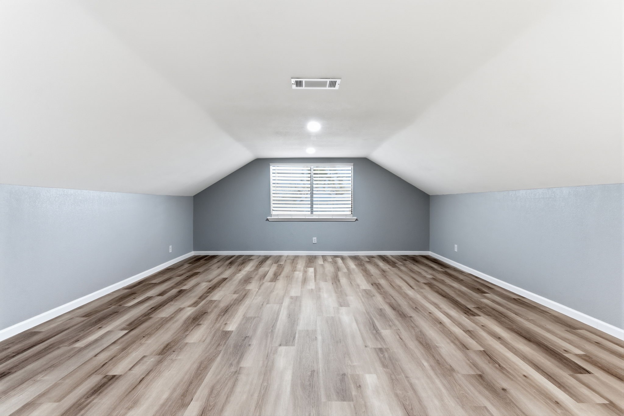 1620 Beachcomber Lane Houston, TX 77062 - Photo 10 of 27 a view of an empty room and window