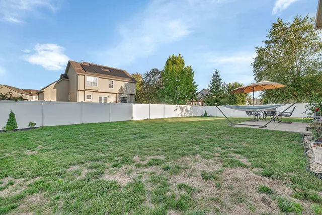 a view of an house with backyard