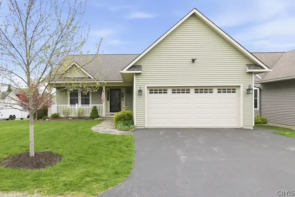 $445,000 | 106 Linenhall Street, Camillus, NY 13031