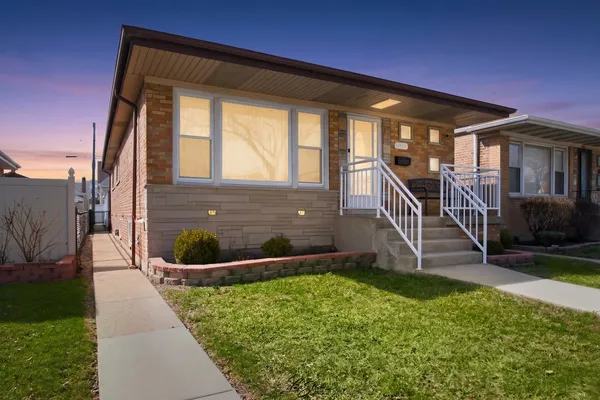 $364,900 | 11046 South Ewing Avenue, Chicago, IL 60617