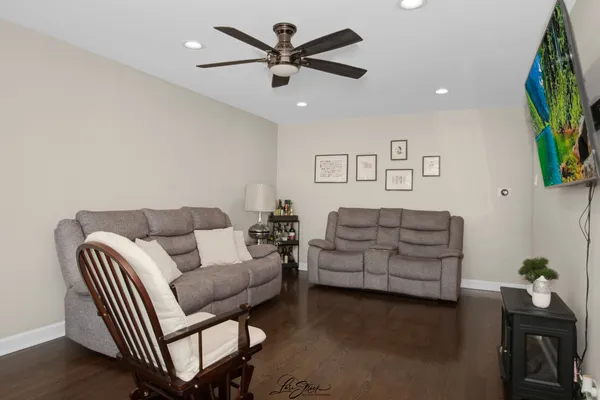 $364,900 | 11046 South Ewing Avenue, Chicago, IL 60617