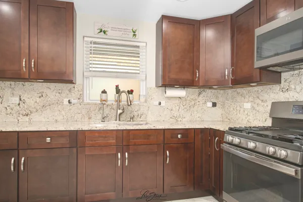 $364,900 | 11046 South Ewing Avenue, Chicago, IL 60617