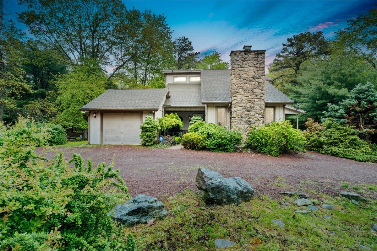 52 Hickory Road Lake Harmony, PA 18624 - Photo 2 of 36 front view of a house with a yard