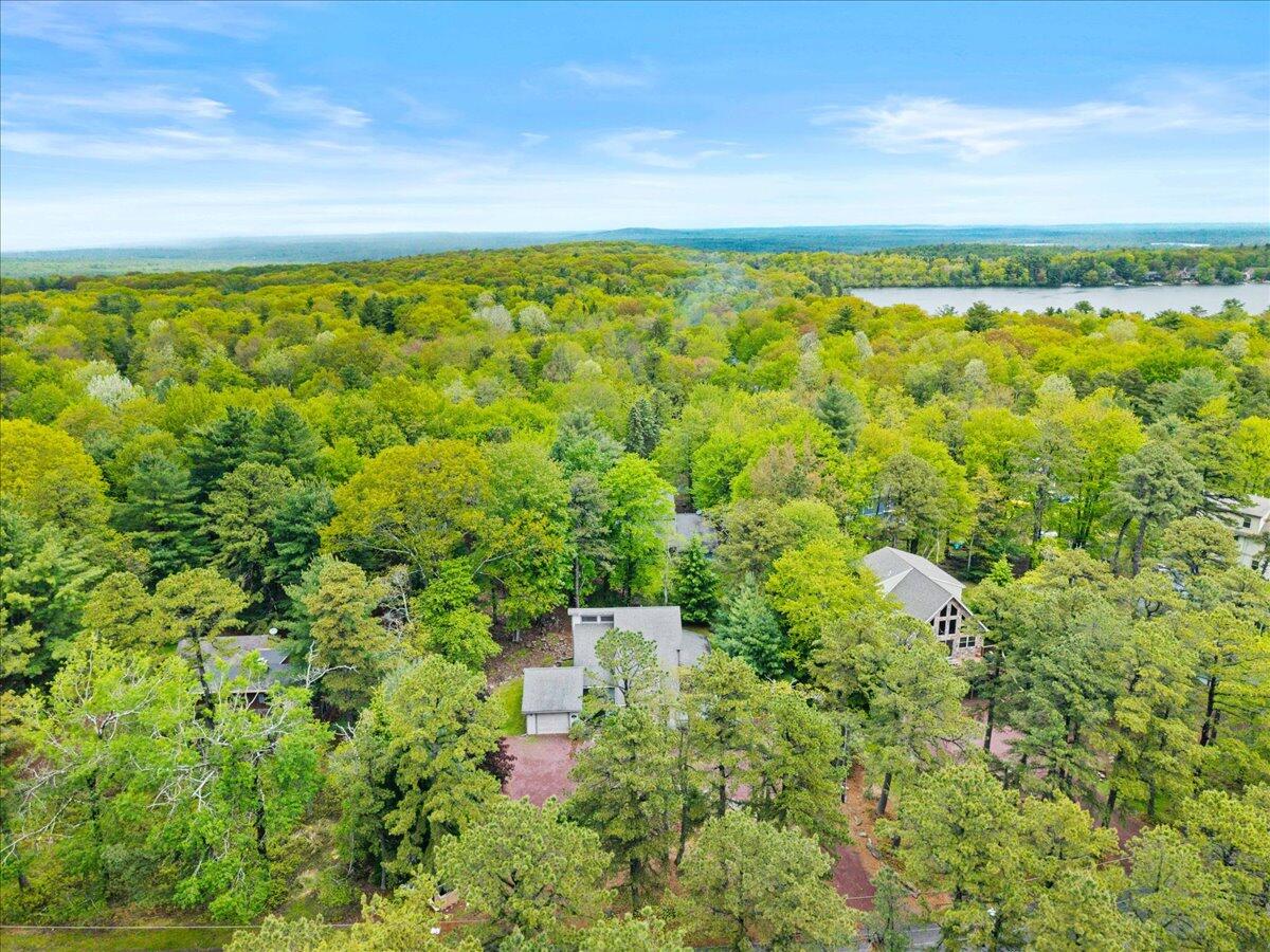 52 Hickory Road Lake Harmony, PA 18624 - Photo 31 of 36 a view of a city