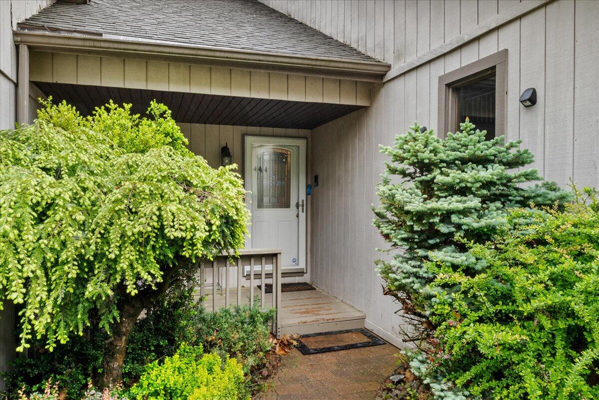 52 Hickory Road Lake Harmony, PA 18624 - Photo 4 of 36 a front view of a house with plants