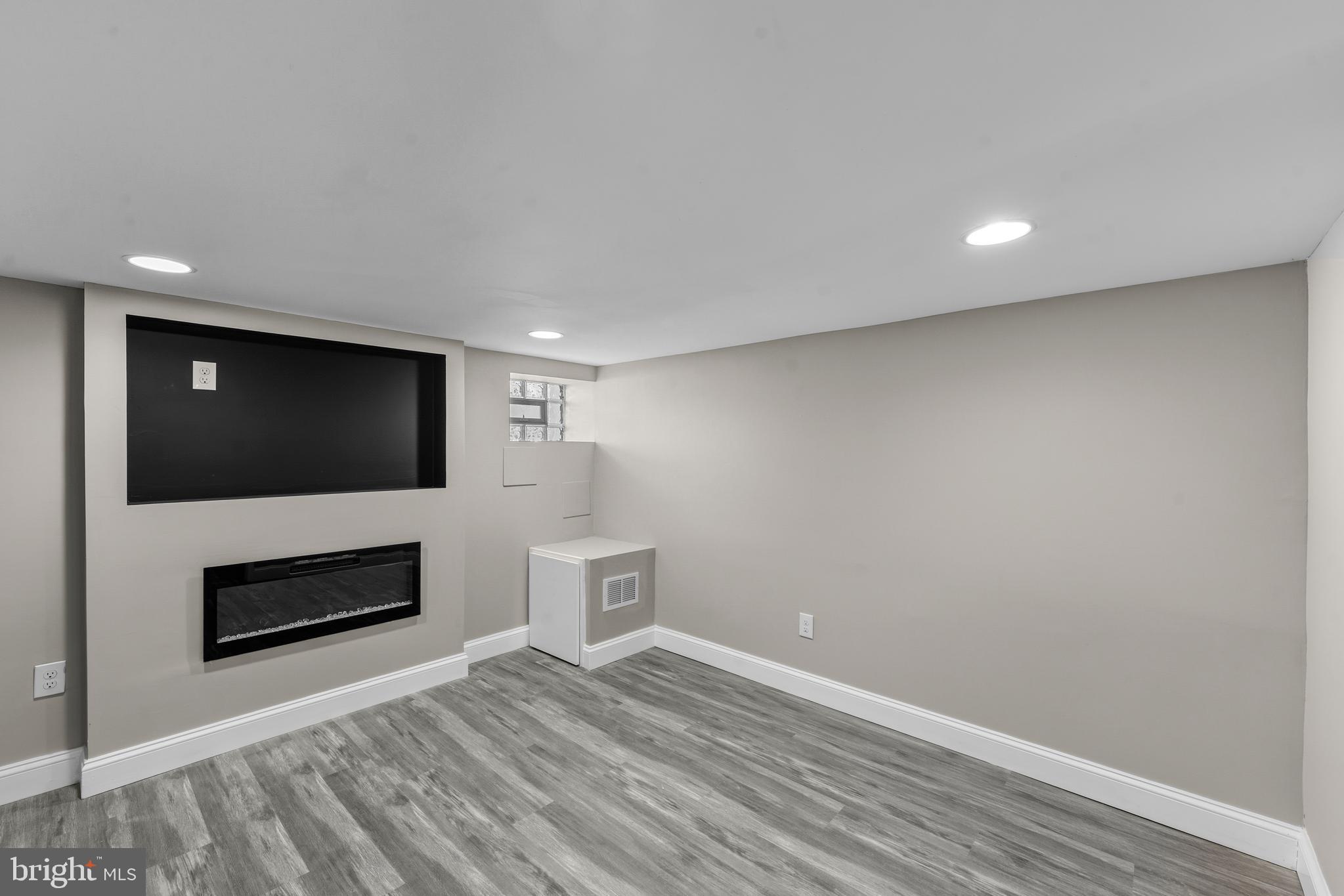 3307 Ravenwood Avenue Baltimore, MD 21213 - Photo 13 of 18 Media/Fireplace!