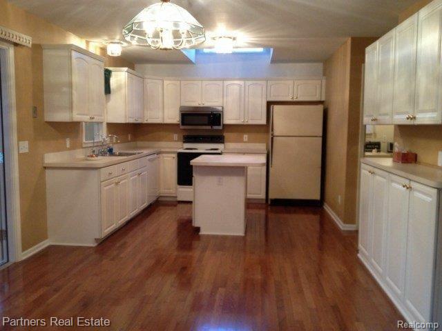 8227 Bergin Road Howell, MI 48843 - Photo 10 of 22 Kitchen