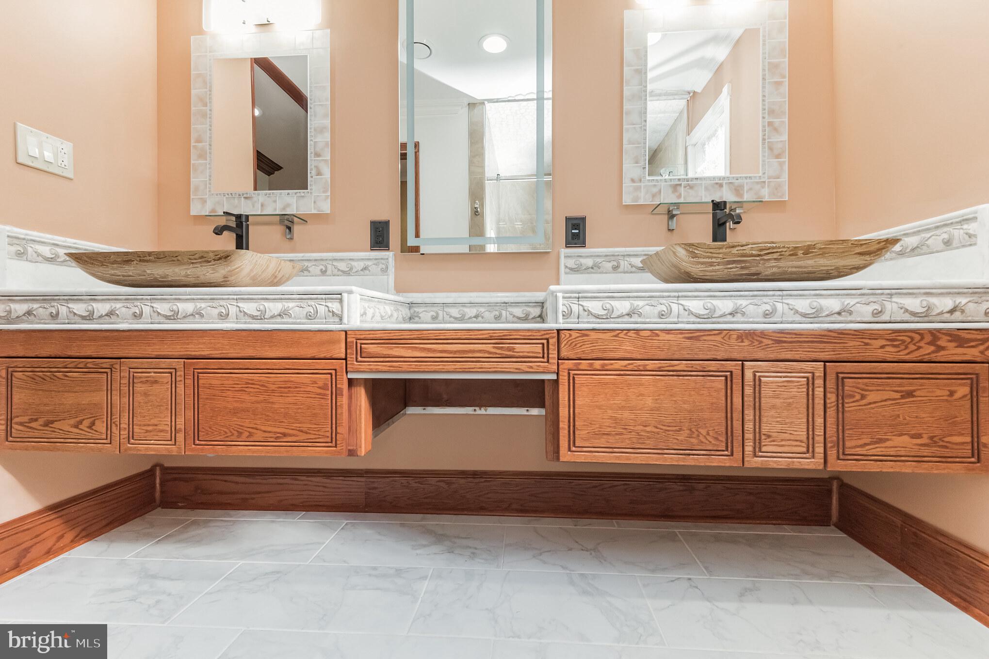2124 Drury Road Silver Spring, MD 20906 - Photo 18 of 29 Owner's bathroom vanity