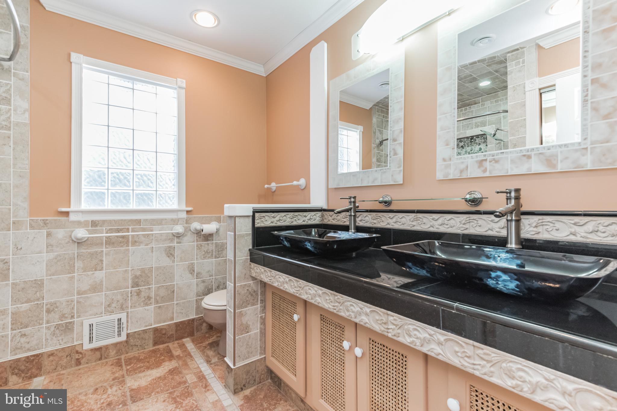 2124 Drury Road Silver Spring, MD 20906 - Photo 23 of 29 2nd full bathroom on upper level with tub/shower