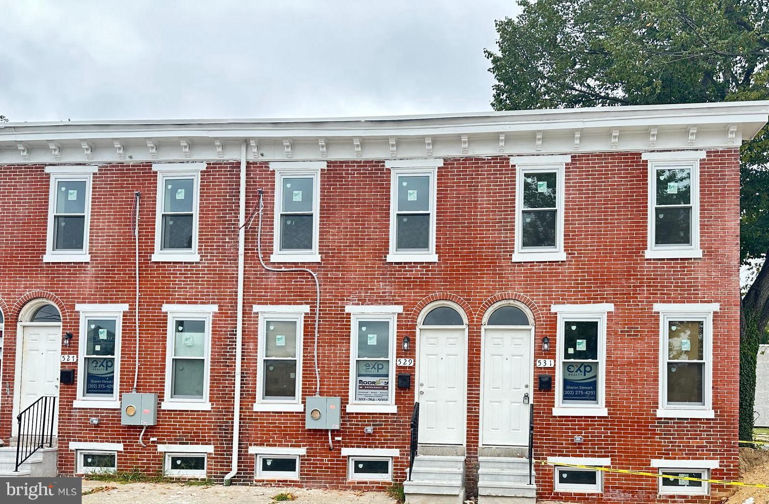 527 East 8th Street Wilmington, DE 19801 - Photo 3 of 4 a front view of a building with a lot of windows